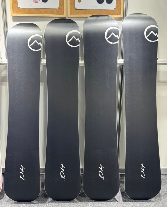 20-60代からのファッション通販  24-25 NOVEMBER D4 ノベンバー ディフォー D FOUR 147cm 150cm スノーボード